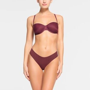 SKIMS weightless strapless bra size 34B